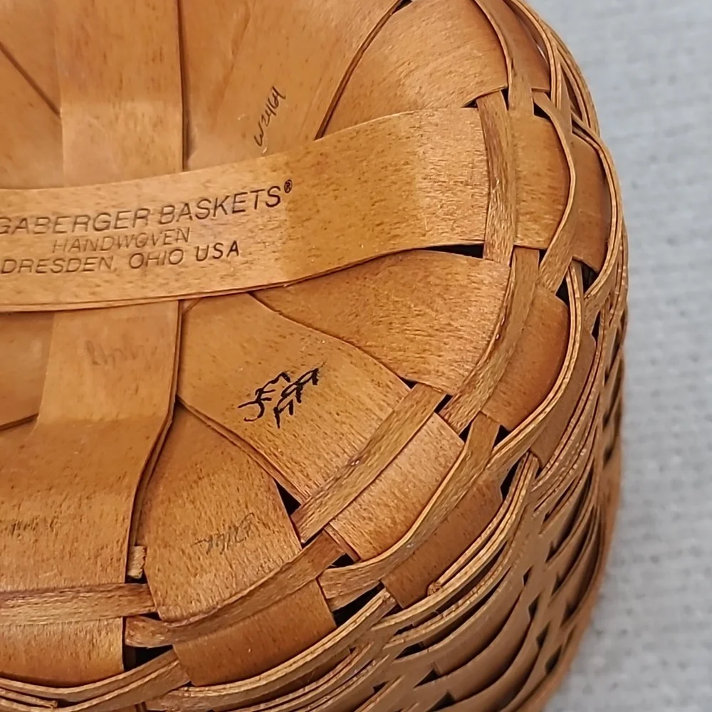 Longaberger Handmade Vintage '99 Medium Fruit Basket 13102 w/Wooden Lid & Insert